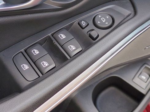 Used 2025 BMW 330i Sedan w/ M Sport Package image 15