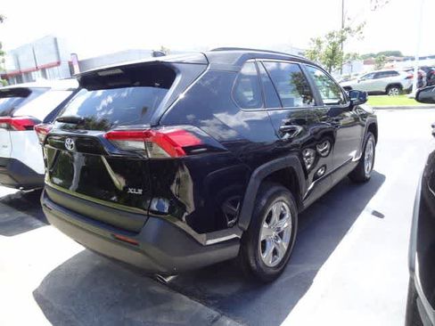 Used 2025 Toyota RAV4 XLE FWD image 12