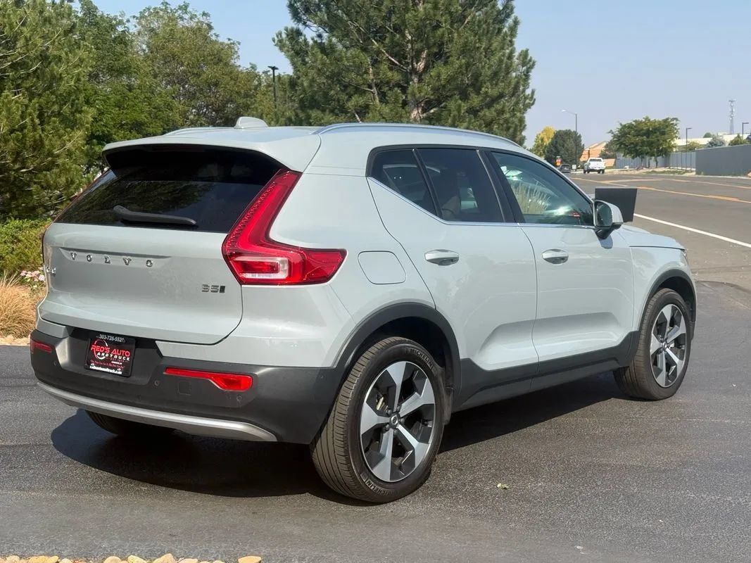 Used 2024 Volvo XC40 B5 Plus AWD/4WD image 43