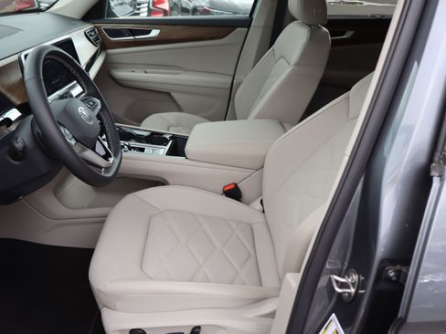 Used 2024 Volkswagen Atlas SE image 18