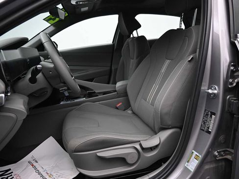 Used 2024 Hyundai Elantra SEL w/ Convenience Package FWD image 12