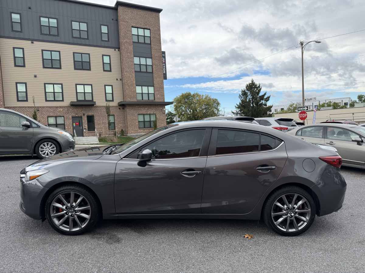 Used 2018 MAZDA MAZDA3 Touring FWD image 4