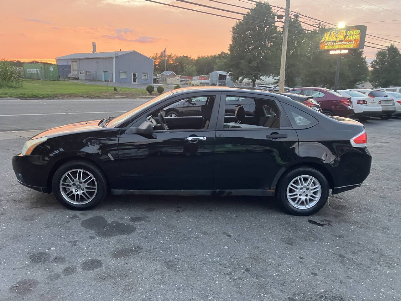 Used 2010 Ford Focus SE FWD image 10