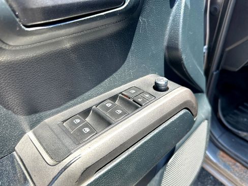 Used 2017 Toyota Tacoma SR5 image 36