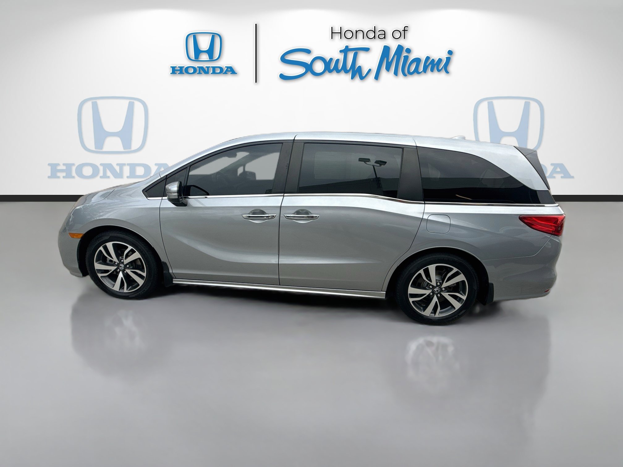 Used 2023 Honda Odyssey Touring image 4