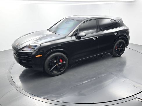 Certified 2025 Porsche Cayenne S AWD/4WD image 30