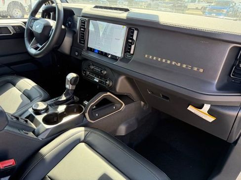 New 2025 Ford Bronco Badlands image 12