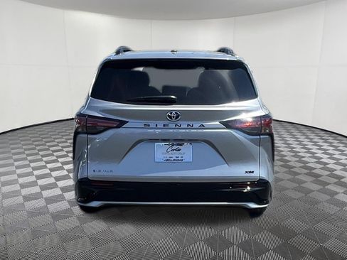 Used 2025 Toyota Sienna XSE AWD/4WD image 5
