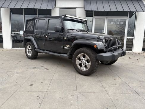 Used 2015 Jeep Wrangler Unlimited Sahara w/ Connectivity Group image 2