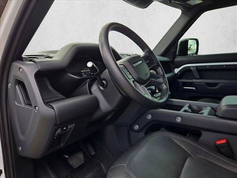 Used 2025 Land Rover Defender 110 X-Dynamic SE AWD/4WD image 9