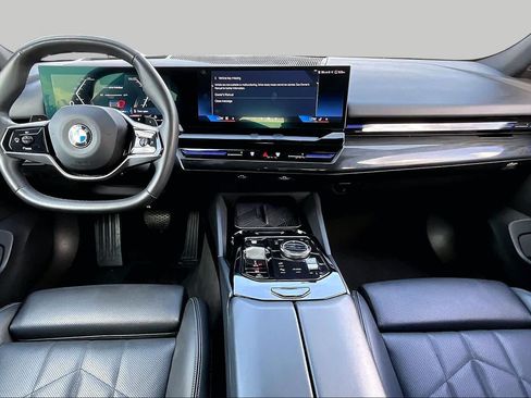 Used 2024 BMW 530i RWD image 13