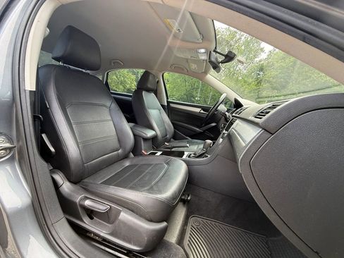 Used 2012 Volkswagen Passat 2.5 SE FWD image 16