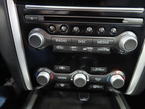 Used 2019 Nissan Pathfinder S AWD/4WD image 26