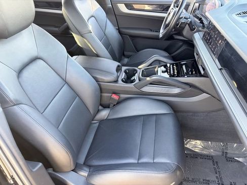 Used 2024 Porsche Cayenne AWD/4WD image 19