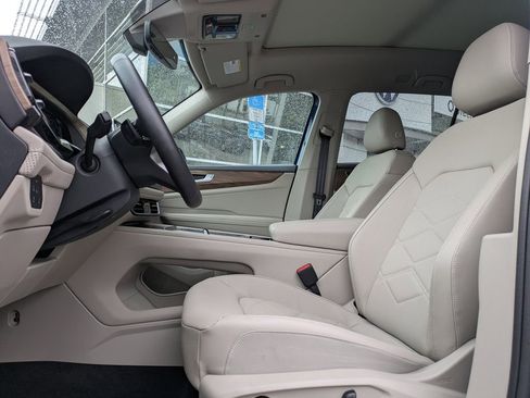 Certified 2026 Volkswagen Atlas SE w/ Panoramic Sunroof Package FWD image 2