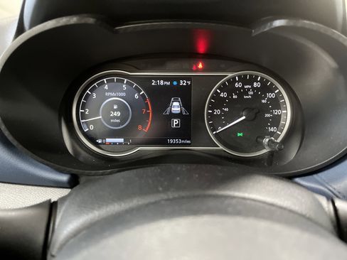 Used 2025 Nissan Versa SV image 21