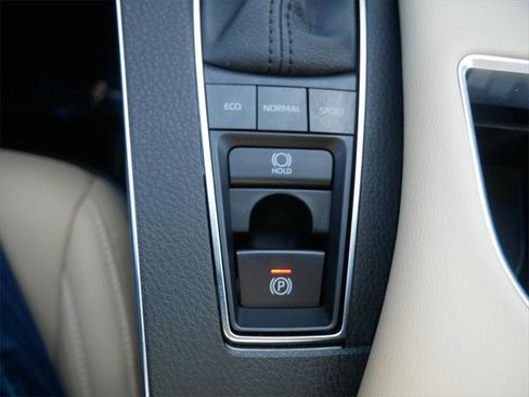 Certified 2021 Toyota Avalon XLE image 17