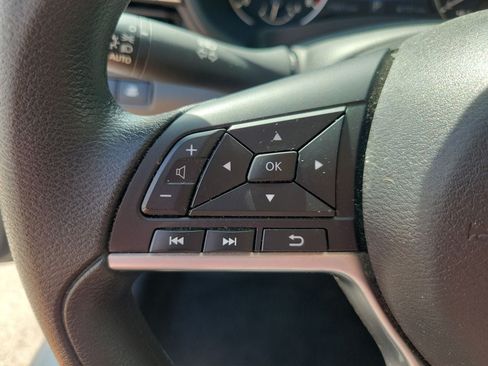 Used 2025 Nissan Altima 2.5 SV FWD image 18