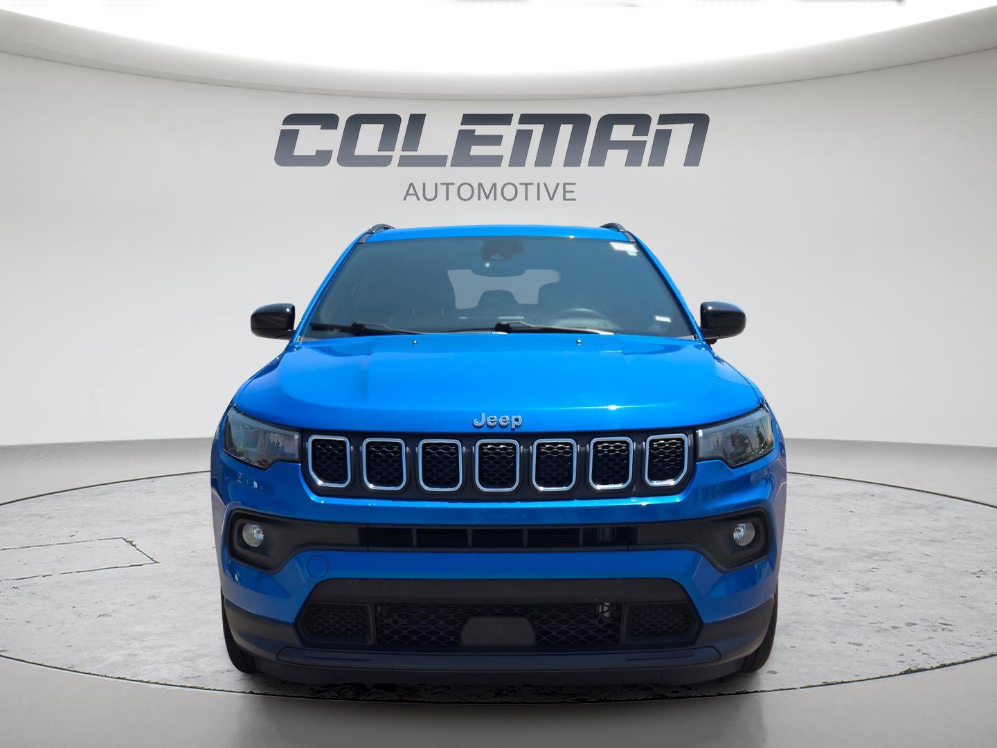 Used 2024 Jeep Compass Latitude AWD/4WD image 3