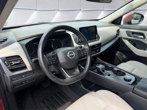 Used 2025 Nissan Rogue SV AWD/4WD image 10