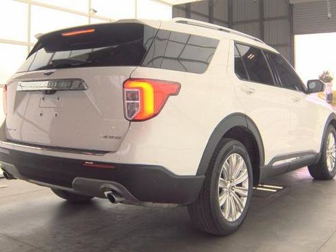 Used 2022 Ford Explorer Limited w/ Equipment Group 301A image 2