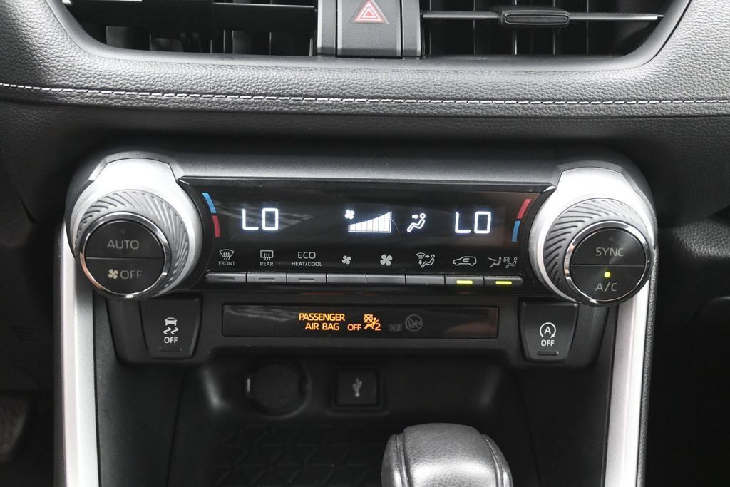 Used 2021 Toyota RAV4 XLE AWD/4WD image 22