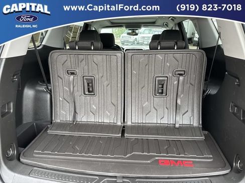 Used 2022 GMC Acadia SLE w/ Driver Convenience Package FWD image 16