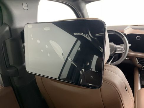 New 2026 Chevrolet Suburban High Country image 17