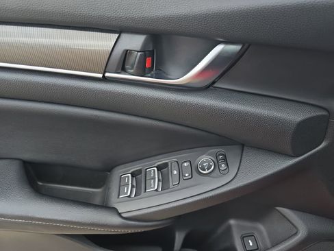 Used 2018 Honda Accord Sport image 26