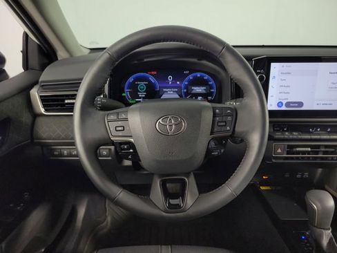 Used 2025 Toyota Camry XLE FWD image 22