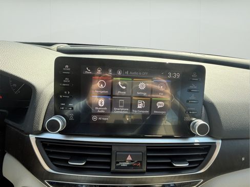 Used 2018 Honda Accord Touring image 12