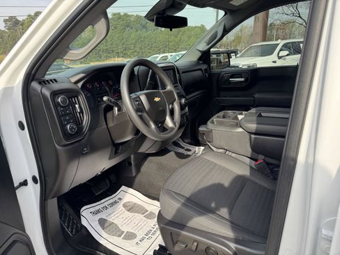 Used 2023 Chevrolet Silverado 1500 Custom image 2