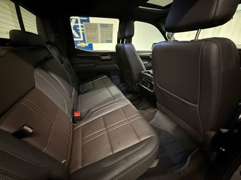 Used 2024 Chevrolet Silverado 1500 High Country w/ High Country Premium Package AWD/4WD image 6