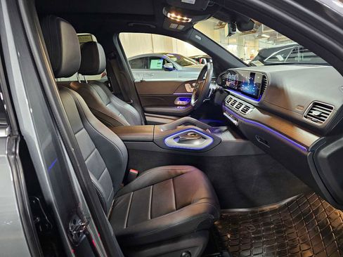 Certified 2025 Mercedes-Benz GLS 450 4MATIC image 11