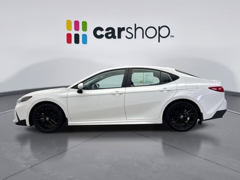 Used 2025 Toyota Camry SE image 2