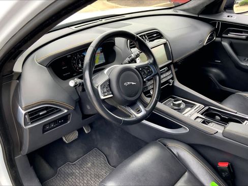 Used 2020 Jaguar F-PACE 300 Sport image 16