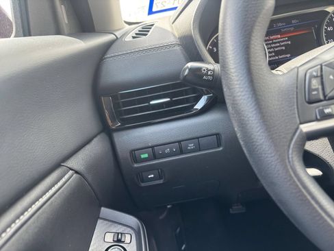 Used 2025 Nissan Sentra SV FWD image 32