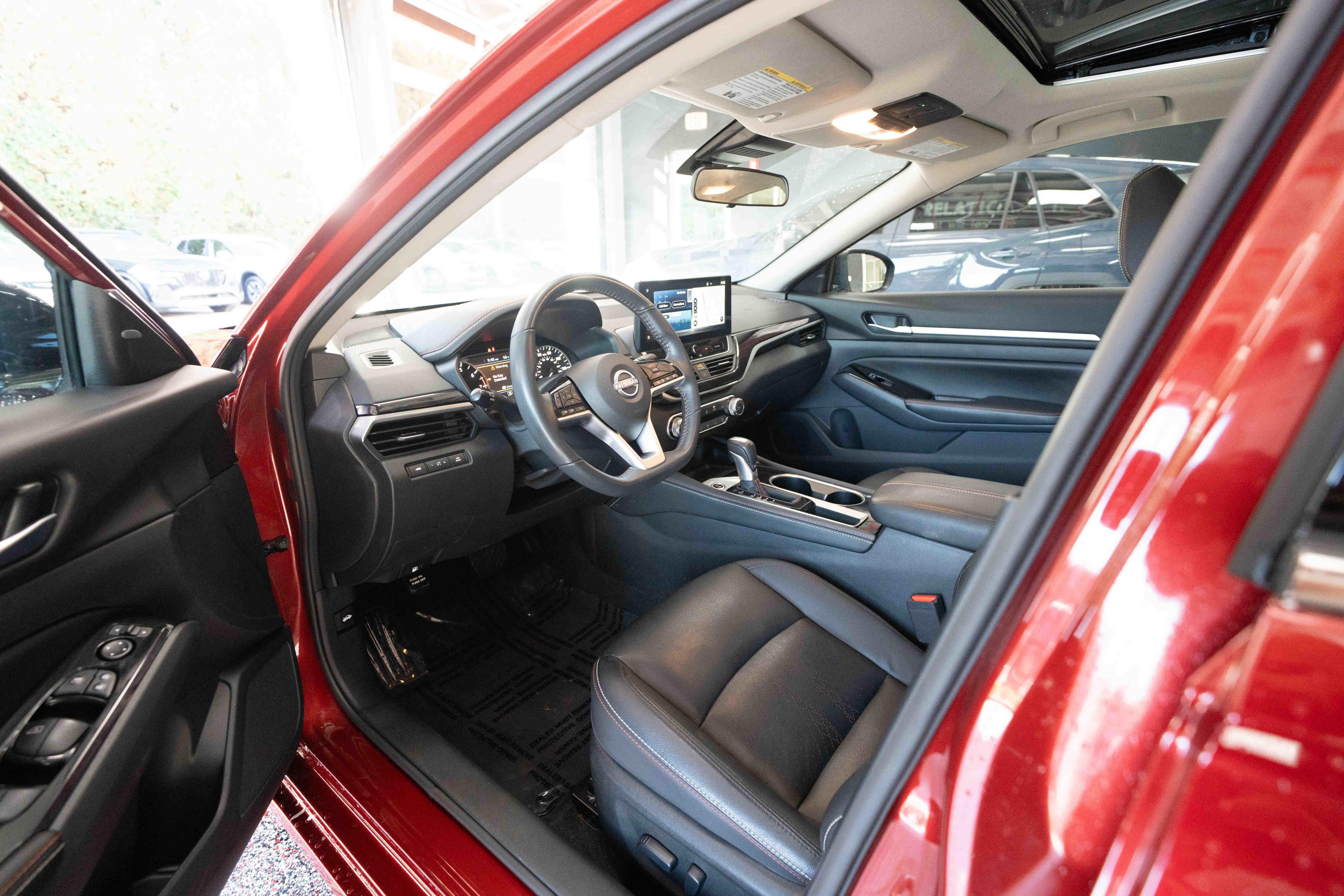 Used 2024 Nissan Altima 2.5 SR w/ SR Premium Package FWD image 8