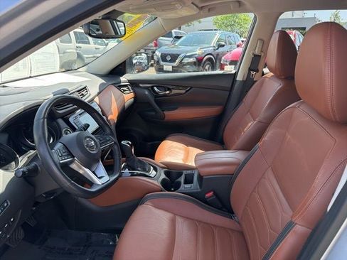 Used 2018 Nissan Rogue SL w/ Premium Package AWD/4WD image 10