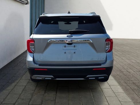 Certified 2024 Ford Explorer XLT w/ Equipment Group 202A AWD/4WD image 4