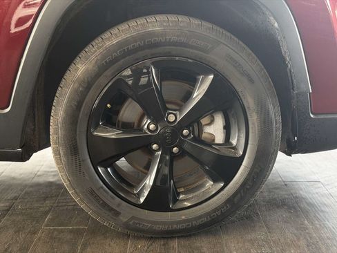 Used 2020 Jeep Cherokee Latitude Plus AWD/4WD image 20