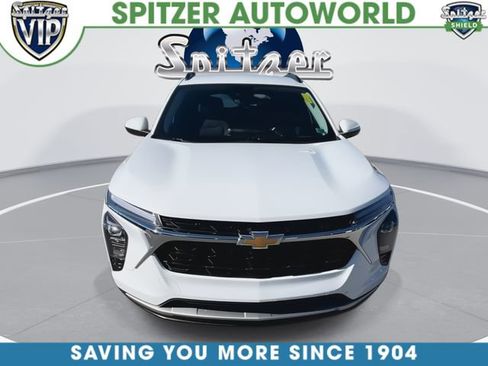 Used 2024 Chevrolet Trax LT w/ Driver Confidence Package FWD image 3