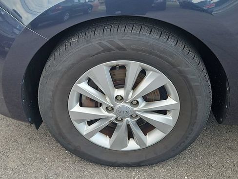 Used 2017 Kia Sedona LX FWD image 9