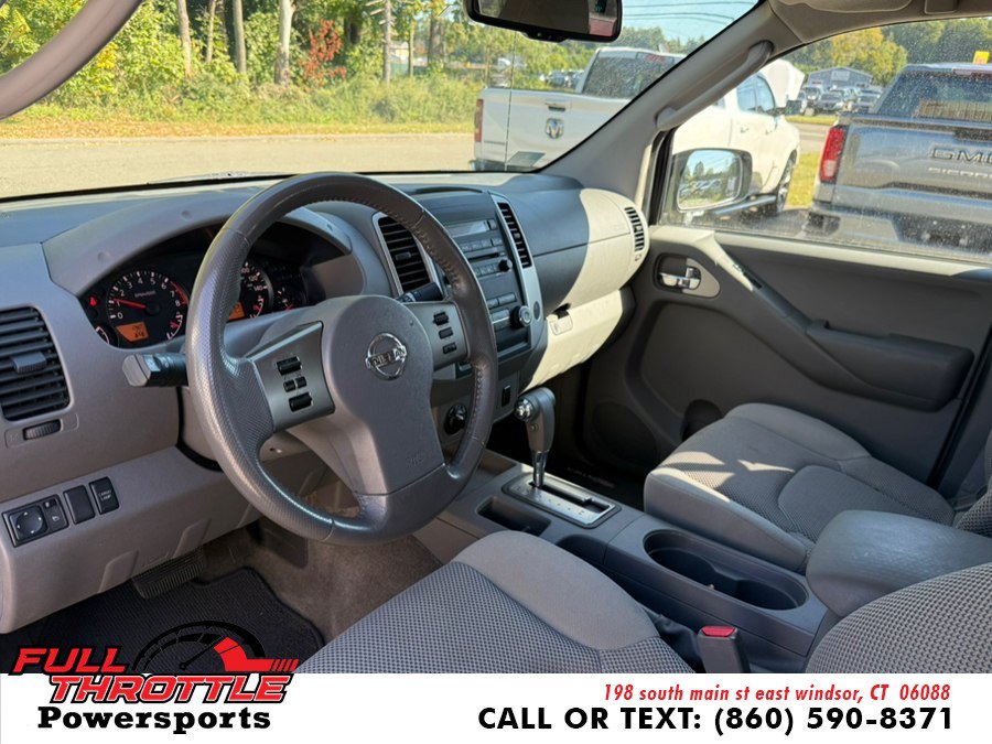 Used 2011 Nissan Frontier SV w/ SV Premium Utility Pkg AWD/4WD image 12