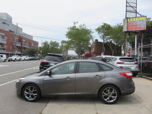 Used 2014 Ford Focus SE w/ Equipment Group 201A FWD image 7