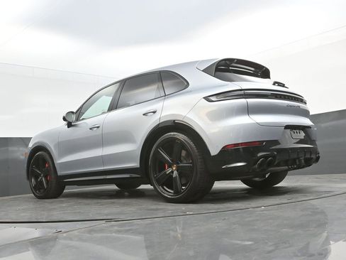 Certified 2025 Porsche Cayenne GTS AWD/4WD image 37