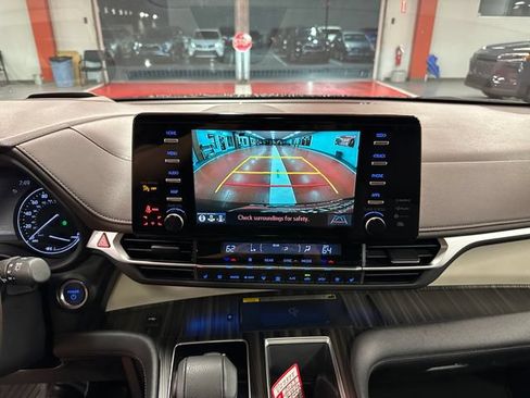 Certified 2023 Toyota Sienna Platinum AWD/4WD image 21