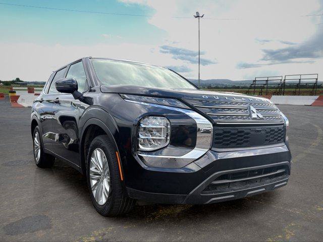 Used 2023 Mitsubishi Outlander ES FWD image 2