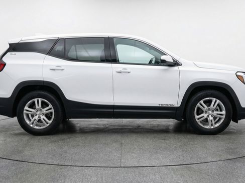 Used 2024 GMC Terrain SLE image 11