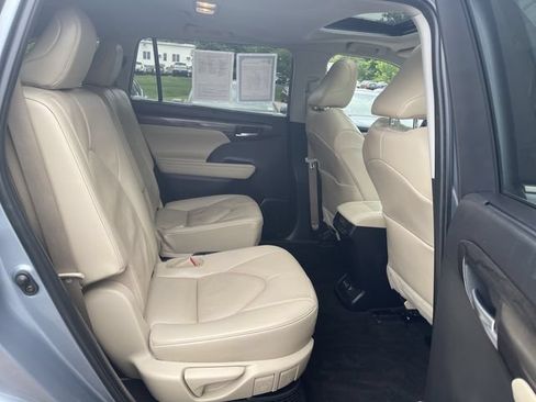 Used 2023 Toyota Highlander Limited AWD/4WD image 22